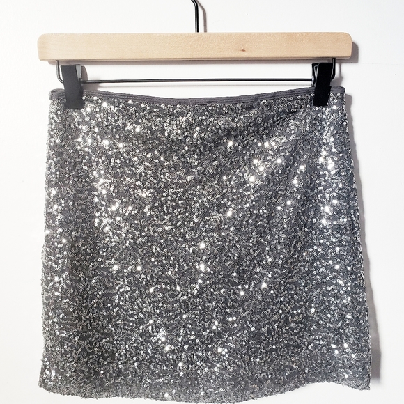 EXPRESS Silver Sequin Mini Skirt - Picture 2 of 3